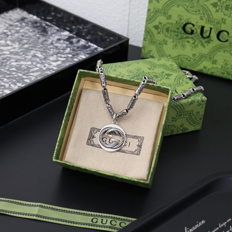 G*u*i necklaces